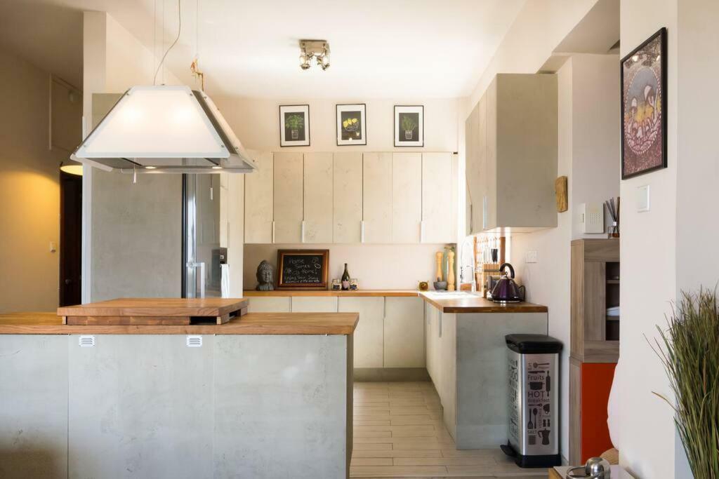 Appartamento Vas' Penthouse Nicosia Esterno foto